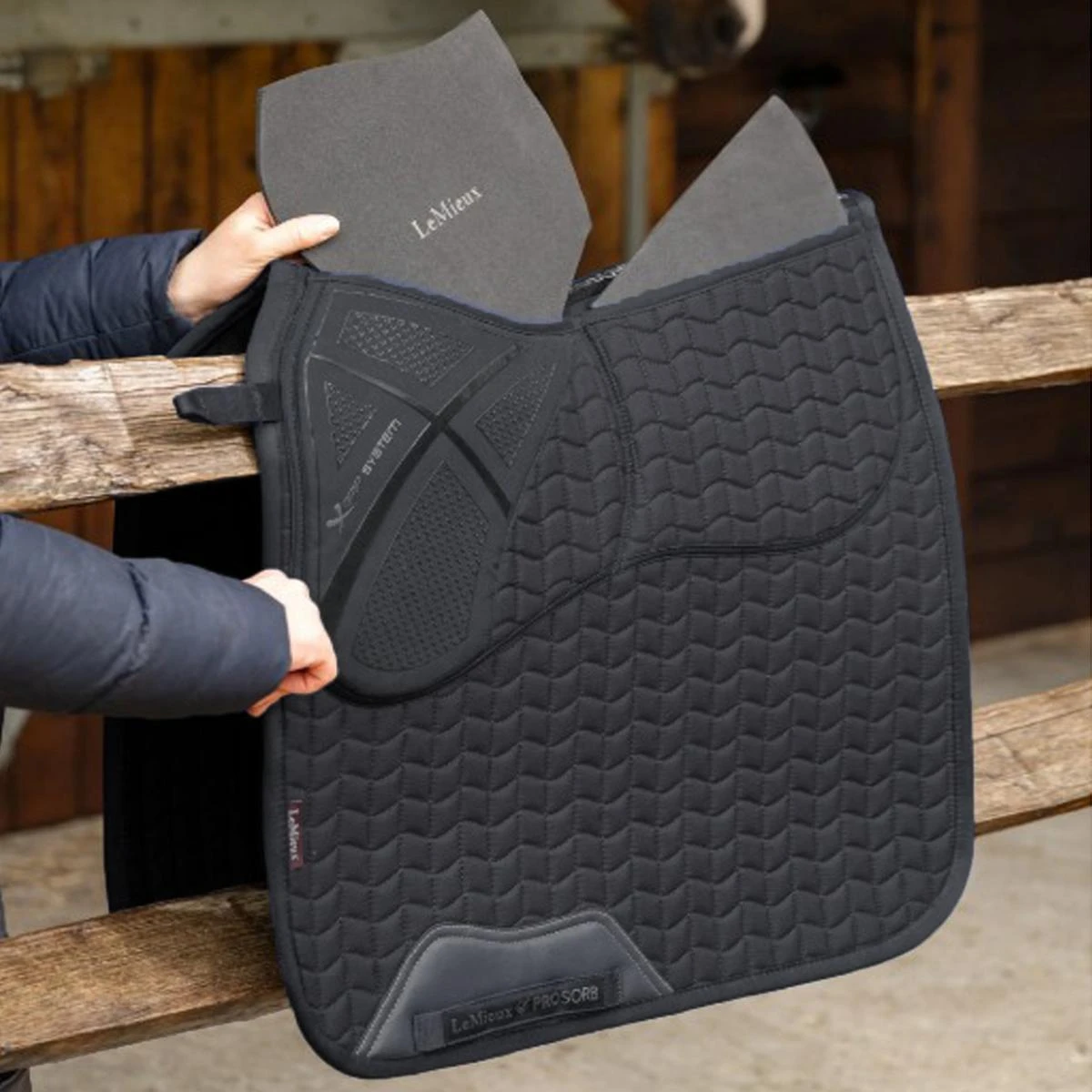 LeMieux ProSorb Plain 2 Pocket Dressage Square 7 LeMieux ProSorb Plain 2 Pocket Dressage Square - Image 5