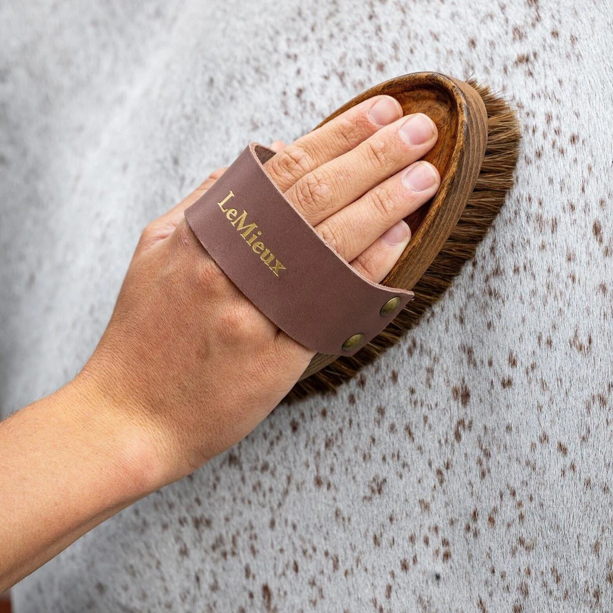 LeMieux Artisan Soft Speckled Brush 6 LeMieux Artisan Soft Speckled Brush - Image 4