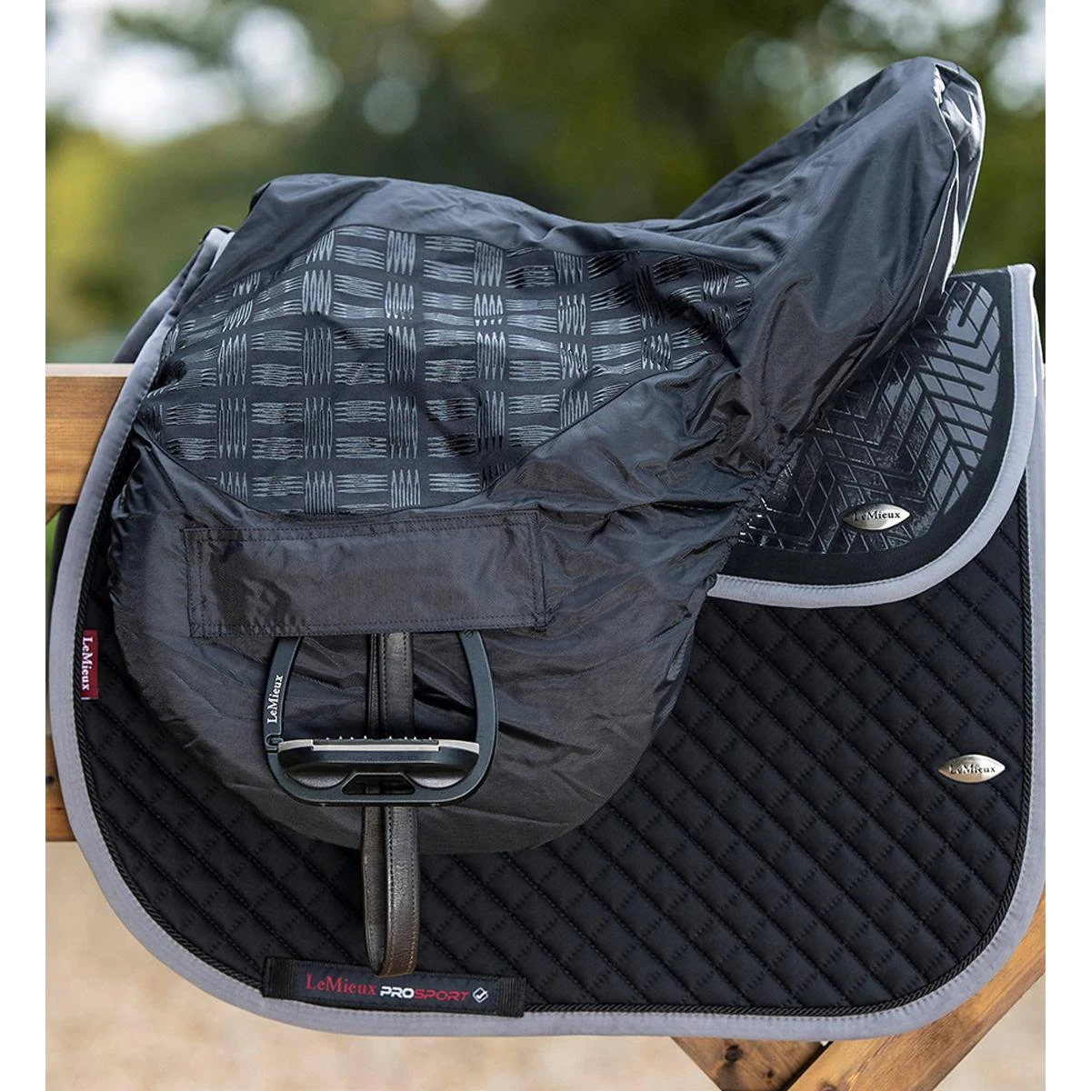 LeMieux Ride On Saddle Cover 5 LeMieux Ride On Saddle Cover - Image 3