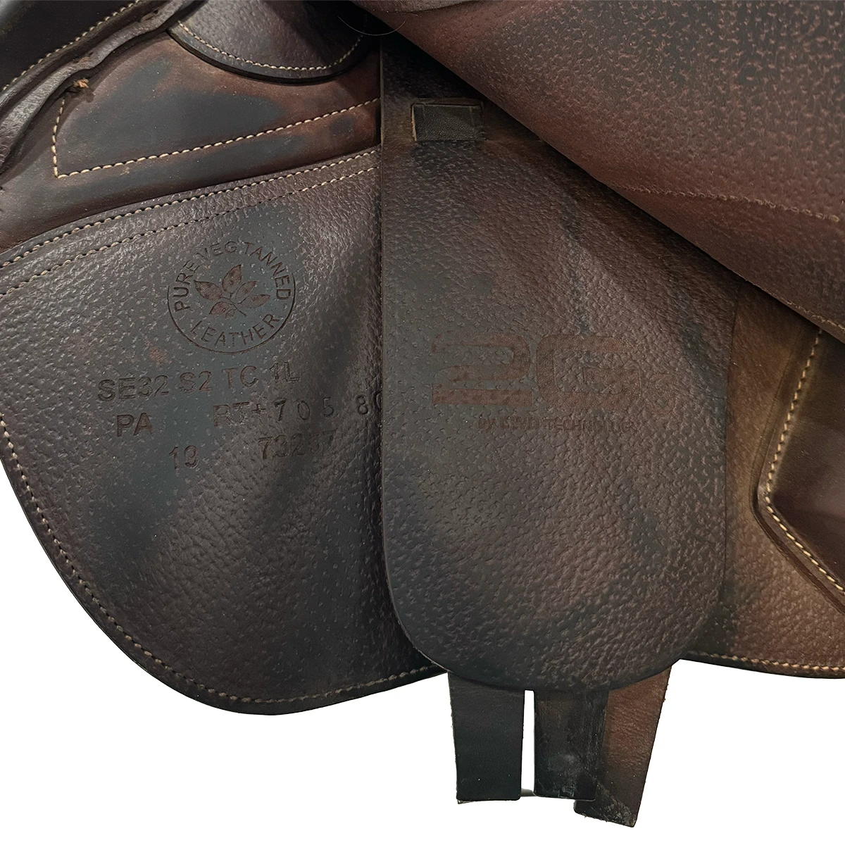 CWD 2GS Hunter Mademoiselle 17.1/2" Used Close Contact Saddle 5 CWD 2GS Hunter Mademoiselle 17.1/2" Used Close Contact Saddle - Image 3